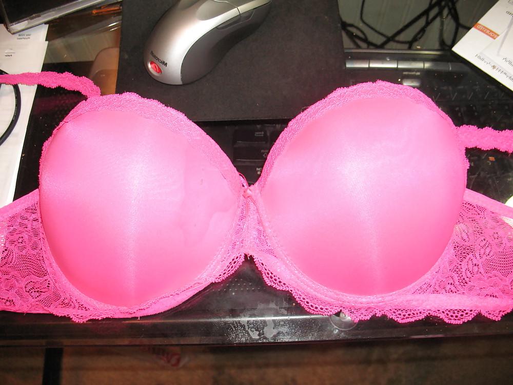 7P Bra and Cum Pictures
