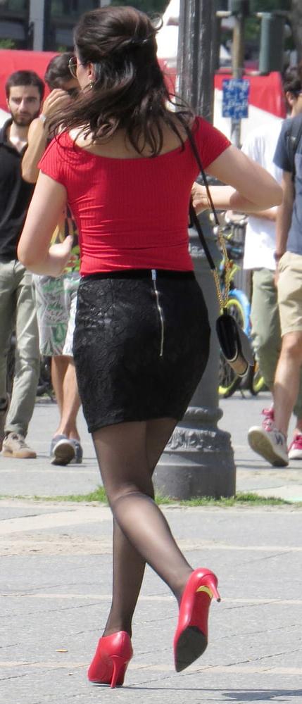 25P Sexy MILFs and GILFs Wearing Tights 5