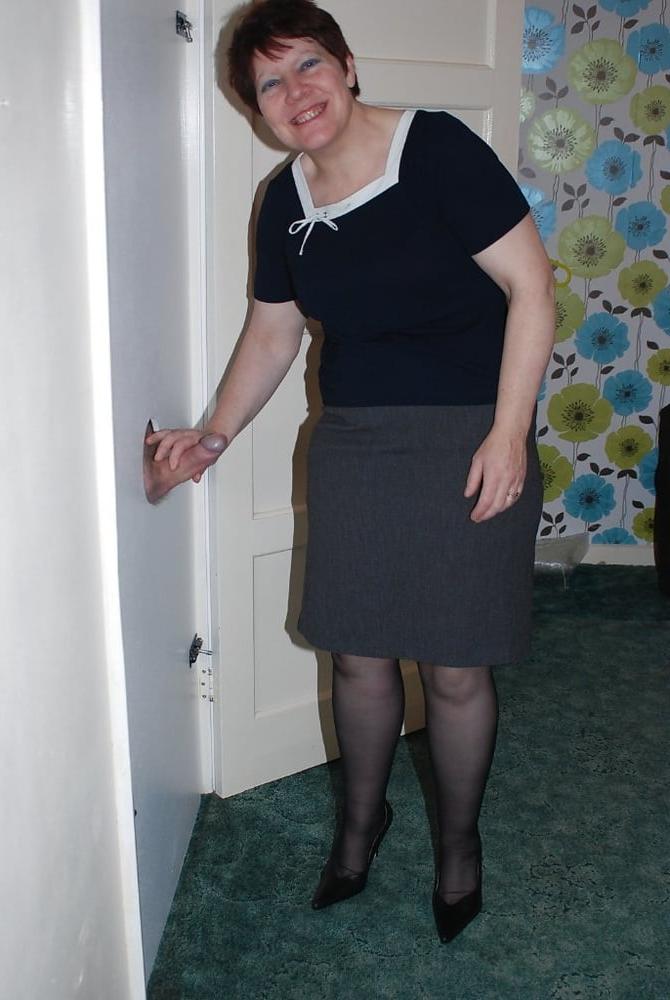 25P Sexy MILFs and GILFs Wearing Tights 5