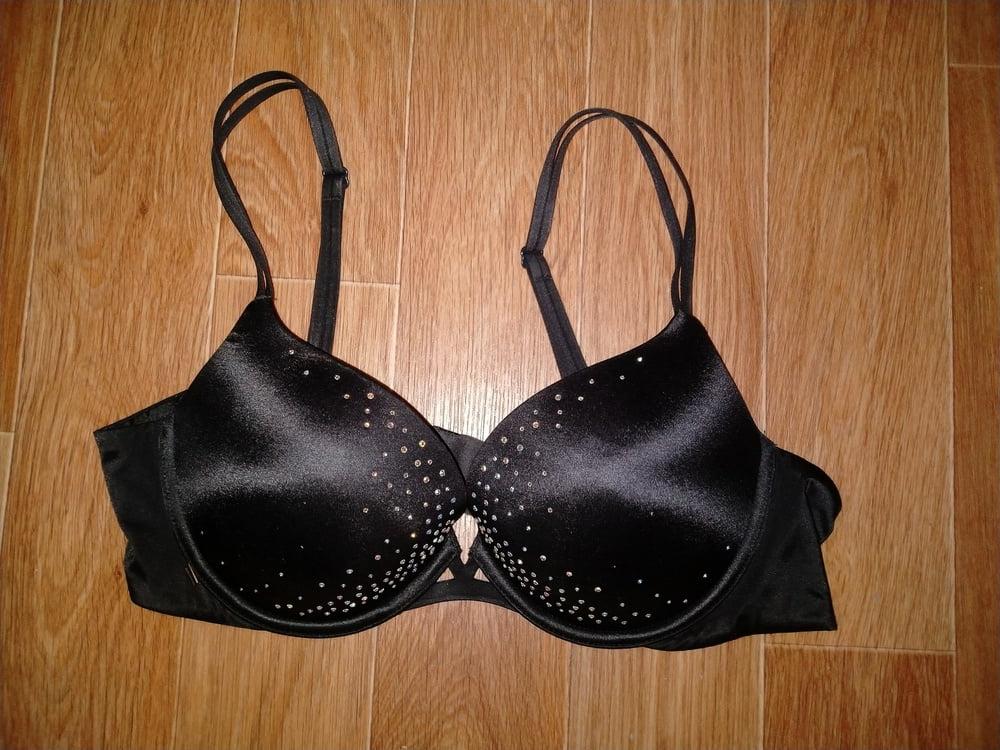 10P My gf victoria secret bra 38b