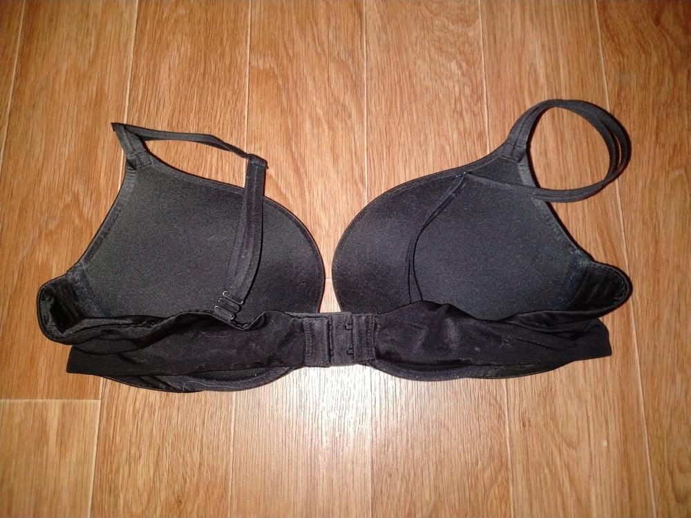 10P My gf victoria secret bra 38b