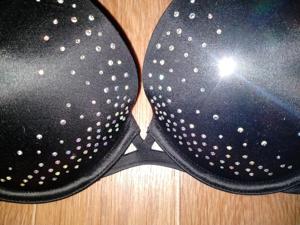 10P My gf victoria secret bra 38b