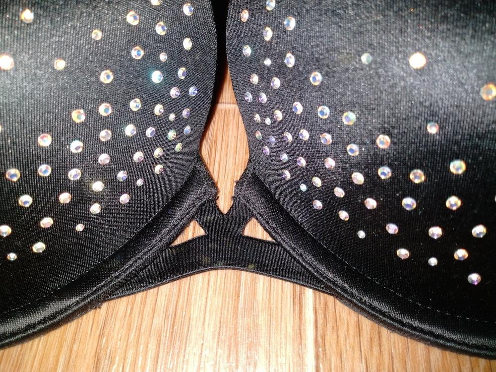 10P My gf victoria secret bra 38b