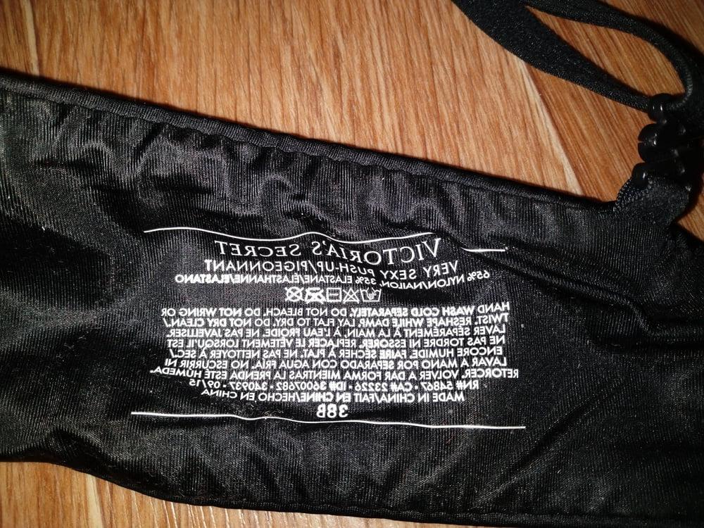 10P My gf victoria secret bra 38b