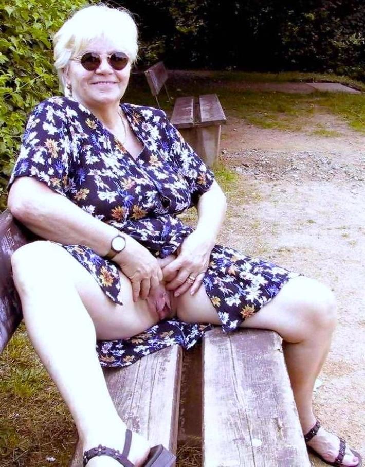25P Granny Spreads Her Cunt For You - 33