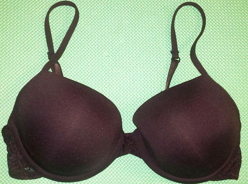 25P Used black bra