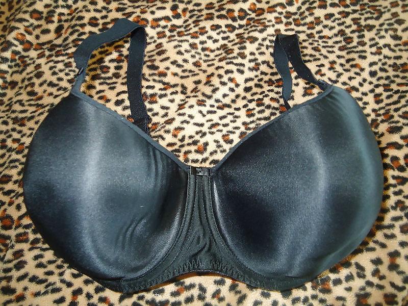 25P Used black bra