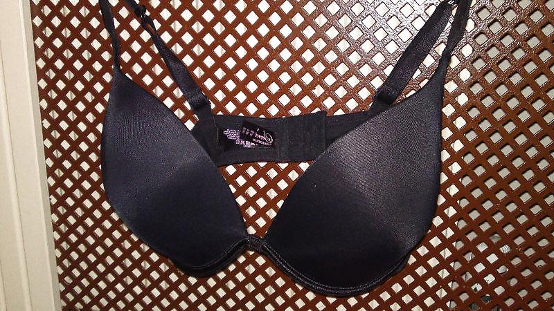 25P Used black bra