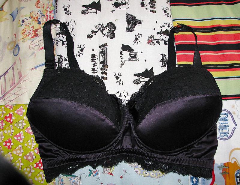 25P Used black bra