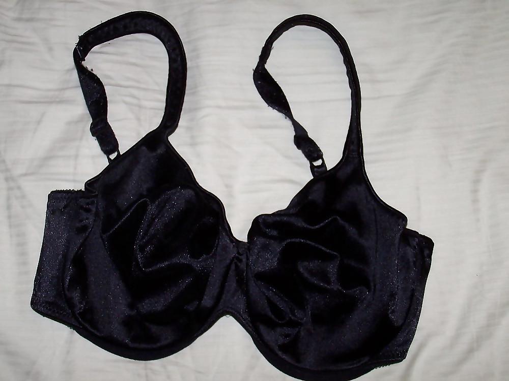 25P Used black bra