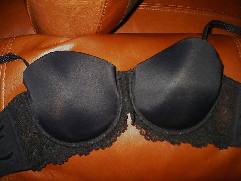 25P Used black bra