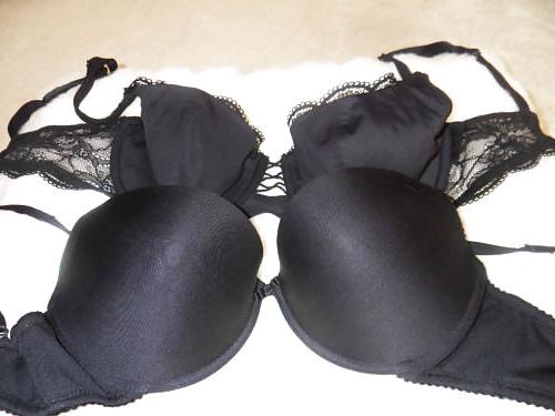 25P Used black bra