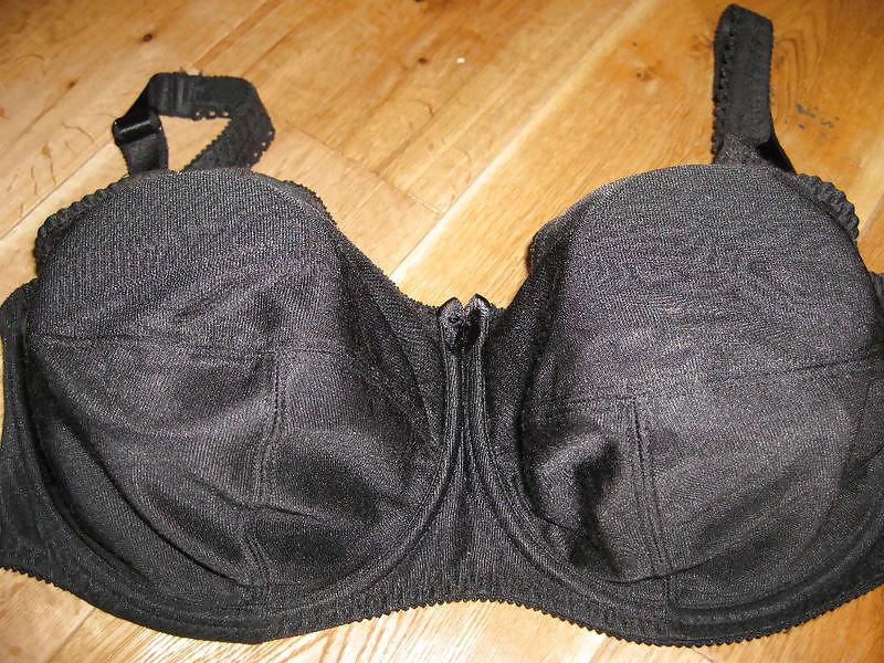 25P Used black bra