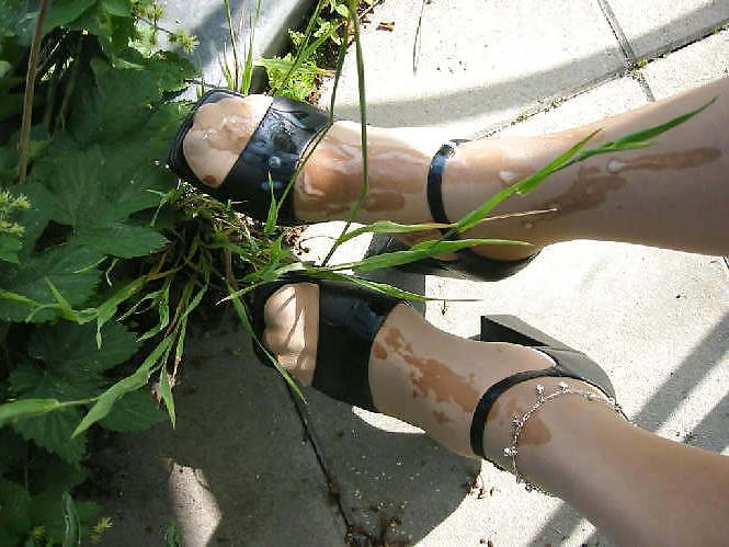 5P Cum on her feet!