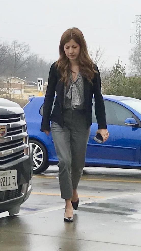22P Pretty slim milf  VPL