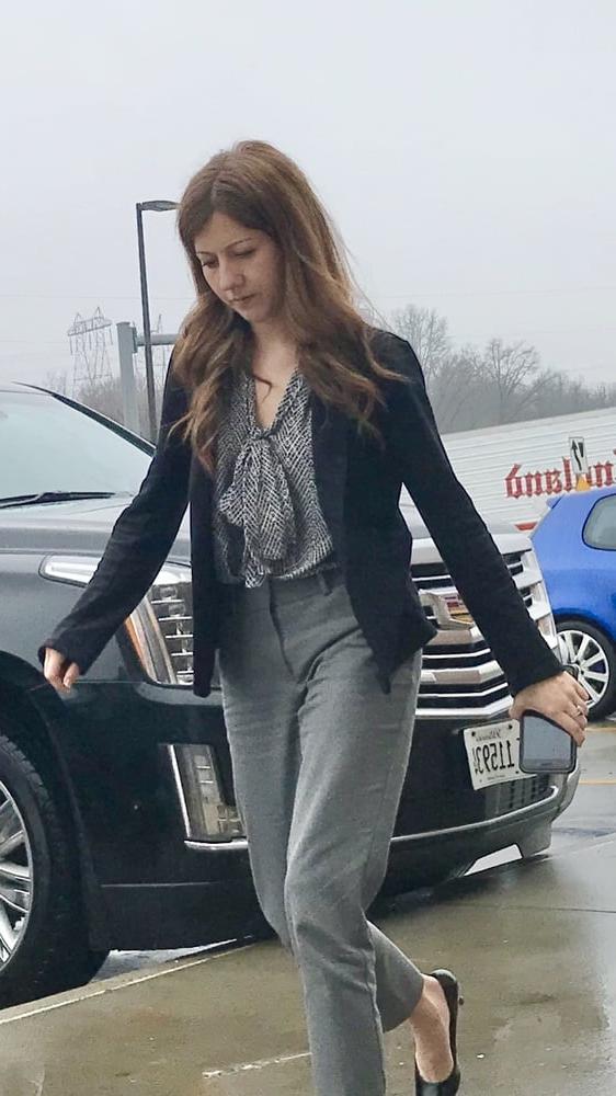 22P Pretty slim milf  VPL