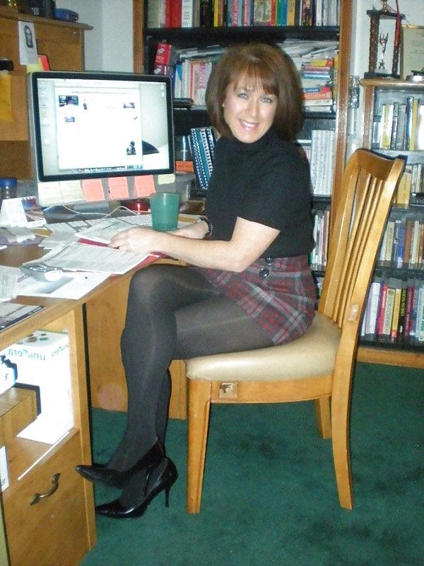 6P MILF in pantyhose