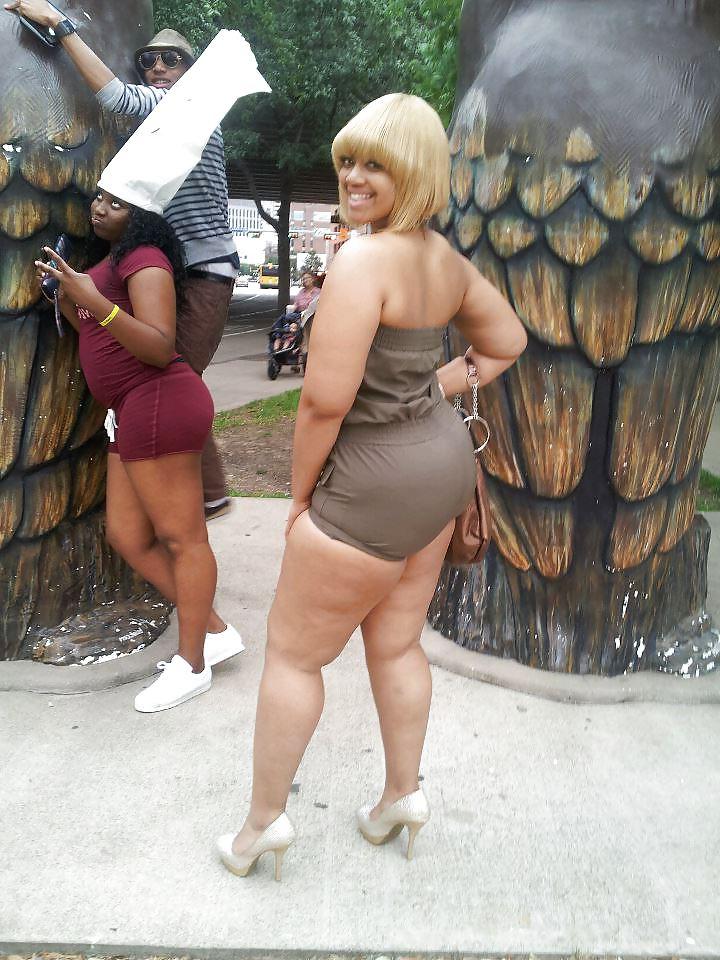 22P NICE THICK WOMEN