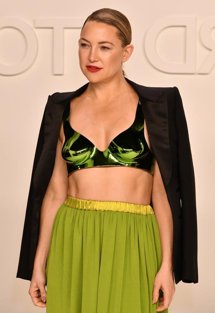 9P Kate Hudson - Sexy Metallic Bra Feb 7th '20