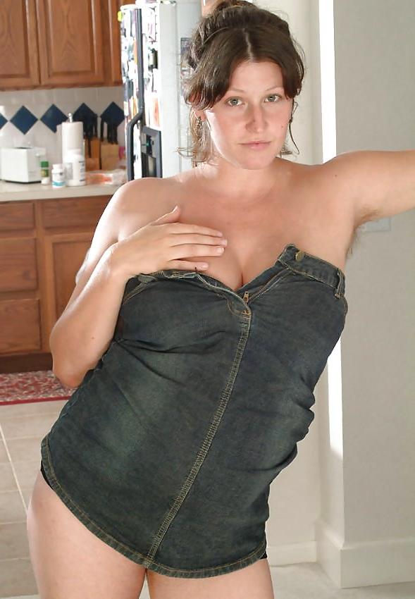14P Busty pregnant brunette undressing