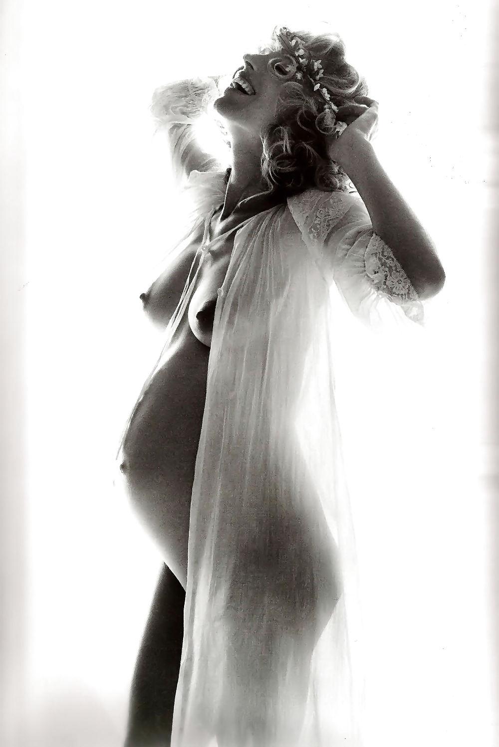 7P EVA HERZIGOVA - PREGNANT NUDES - londonlad