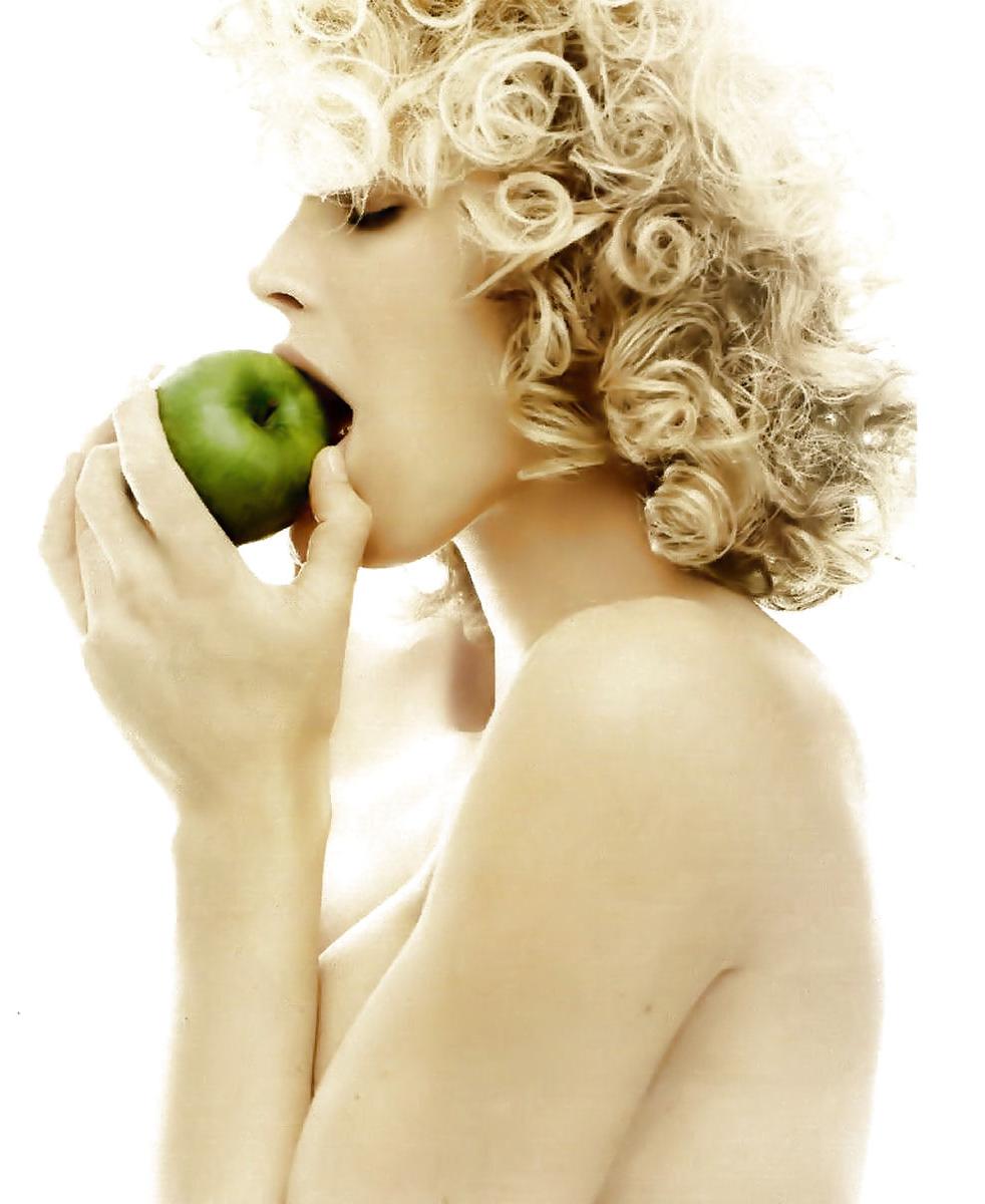 7P EVA HERZIGOVA - PREGNANT NUDES - londonlad