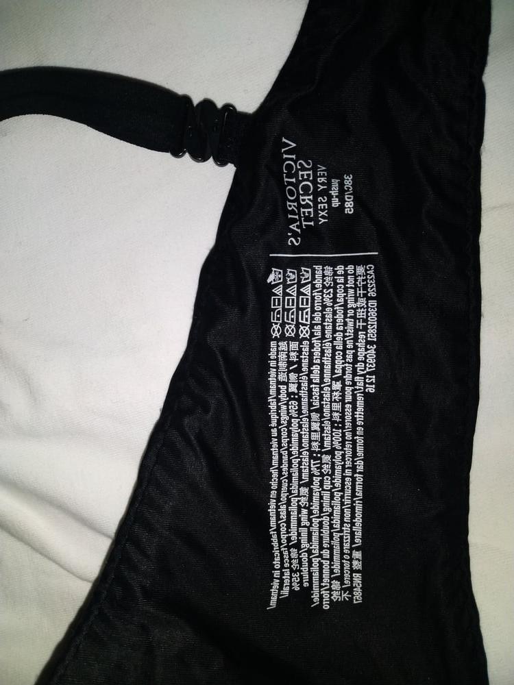 10P My gf victoria secrets bra 38c