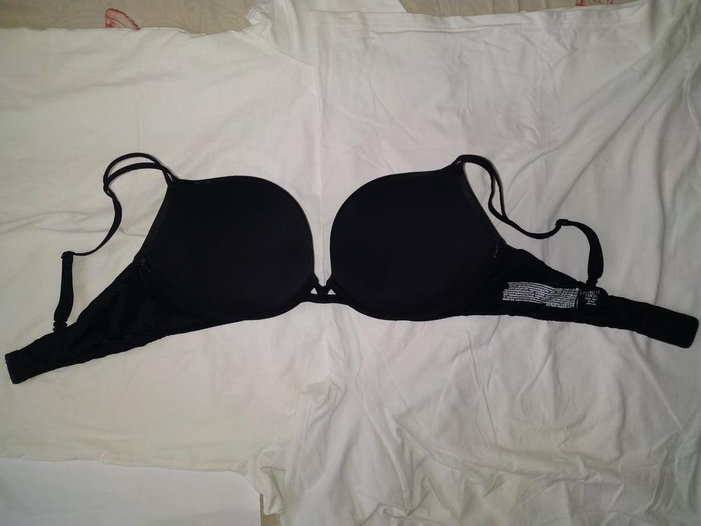 10P My gf victoria secrets bra 38c