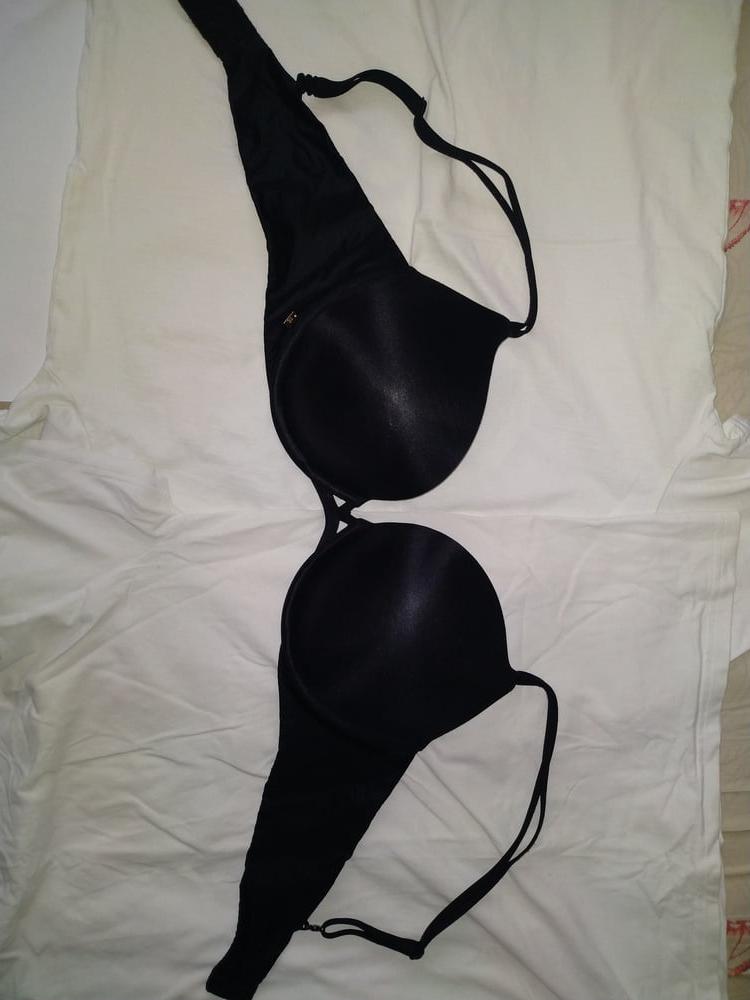 10P My gf victoria secrets bra 38c