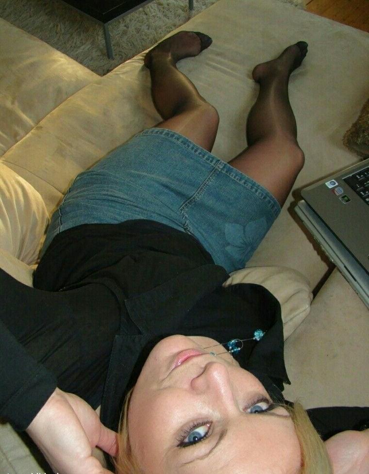 25P Sexy Blonde MILF  wearing Tights