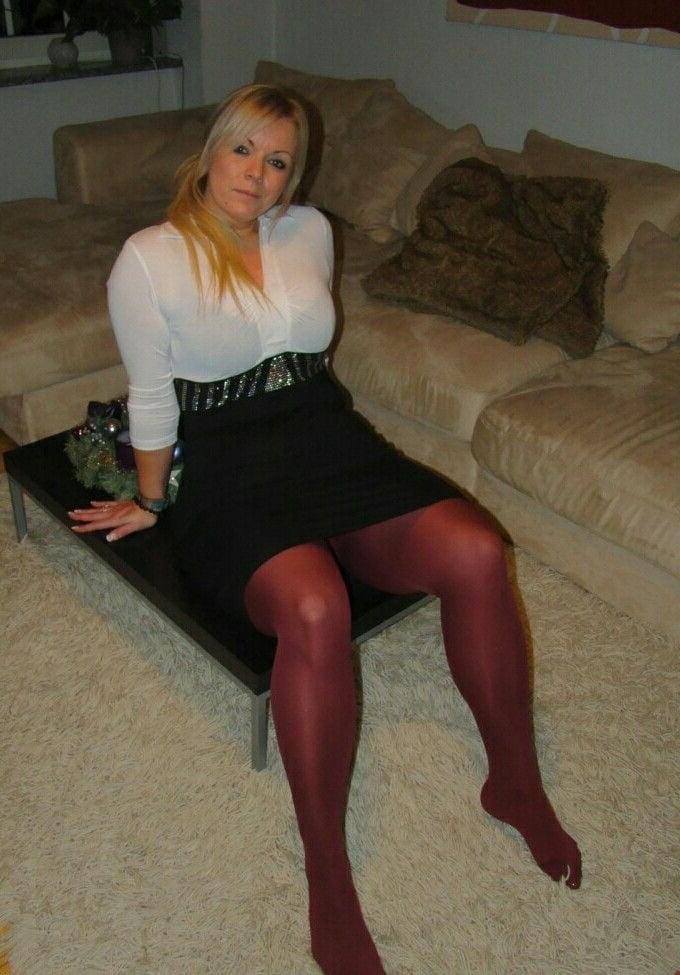 25P Sexy Blonde MILF  wearing Tights