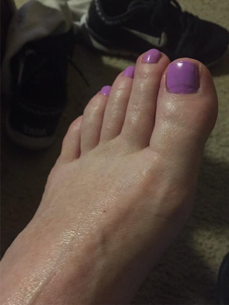 15P Pretty painted toes