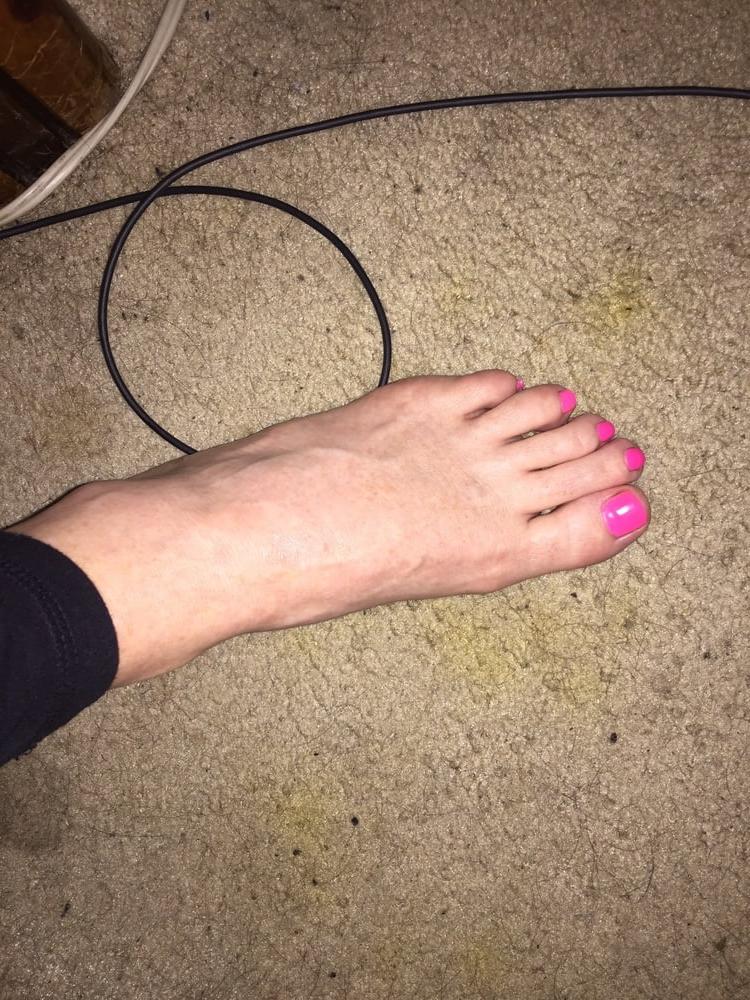 15P Pretty painted toes