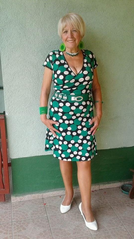 25P Sexy MILFs and GILFs wearing Tights 3