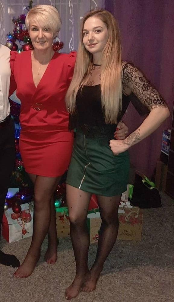25P Sexy MILFs and GILFs wearing Tights 3