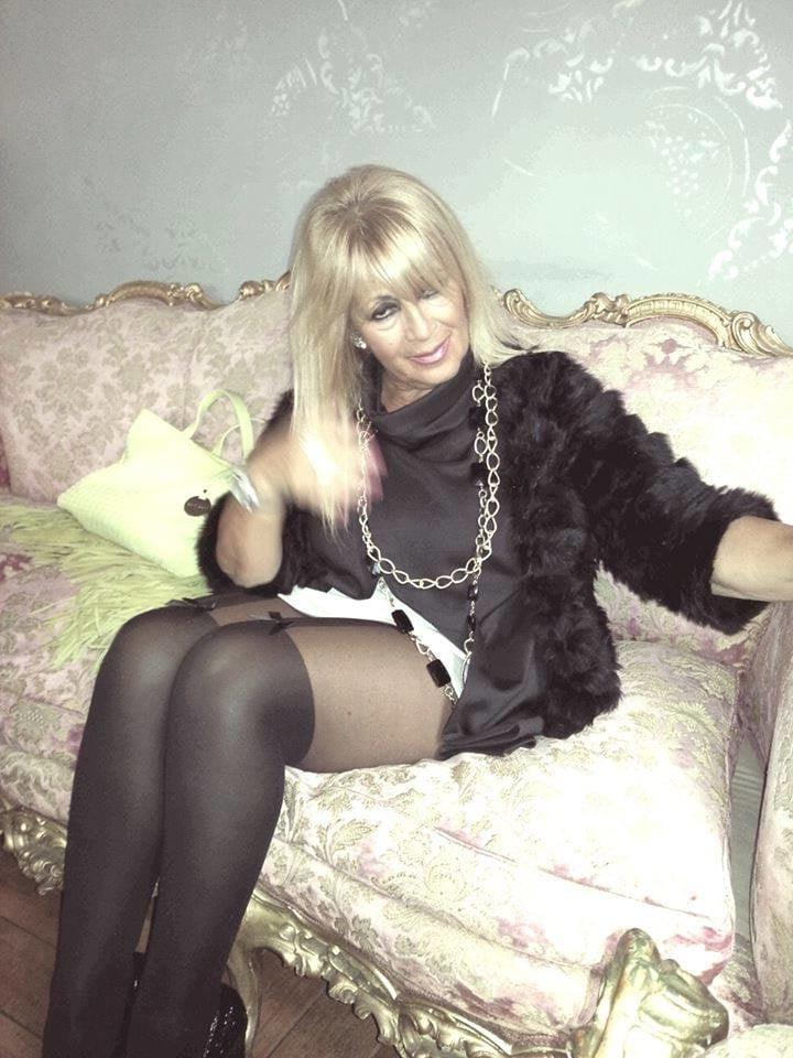 25P Sexy MILFs and GILFs wearing Tights 3
