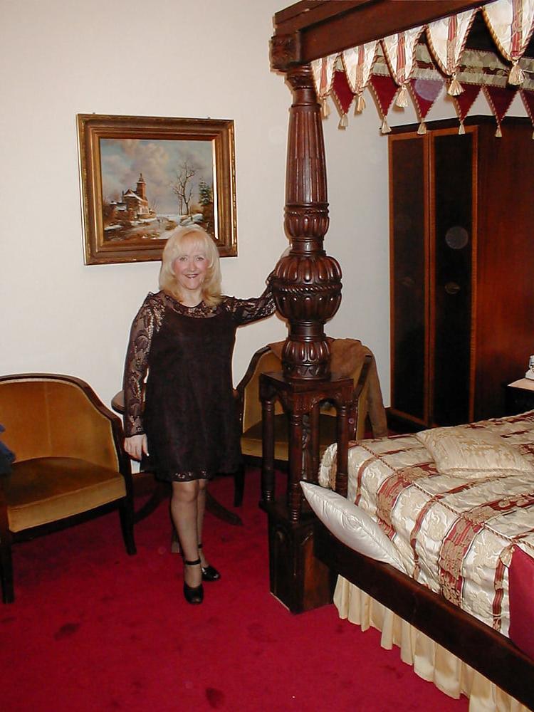 25P Sexy MILFs and GILFs wearing Tights 3