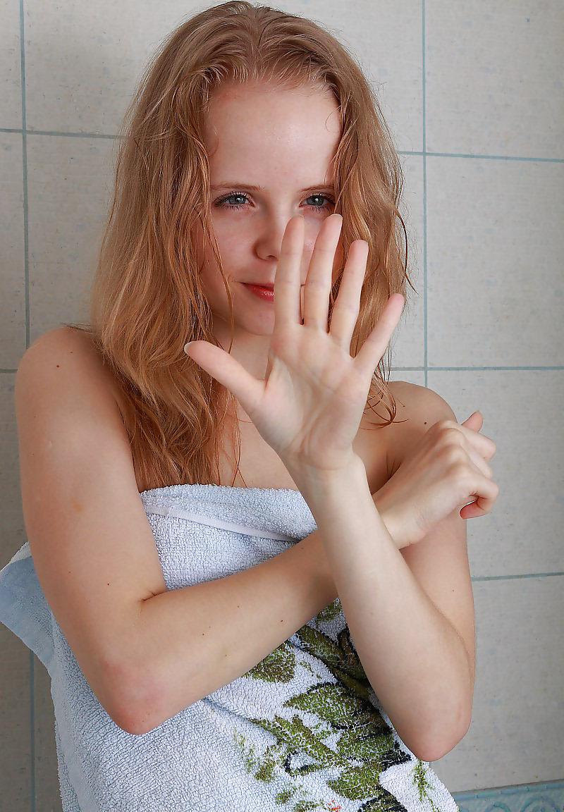12P Cute teen Angie in bath