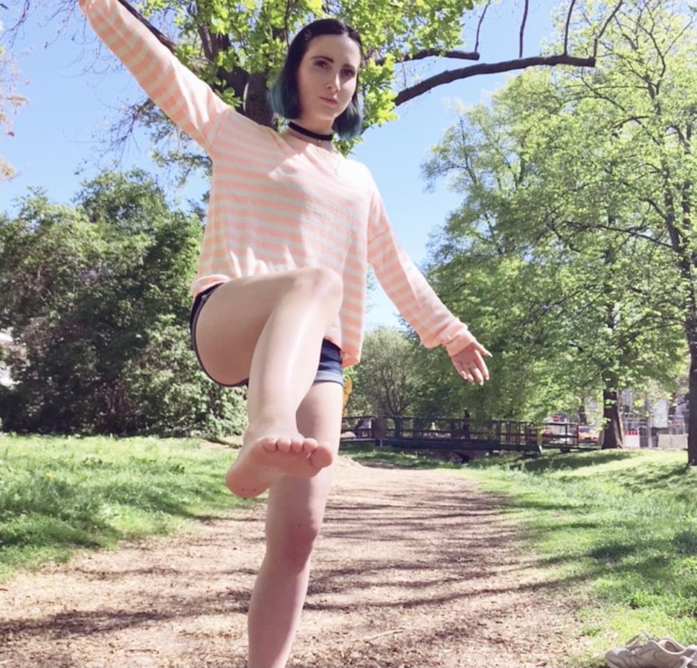 25P subtle private sexy Pics  Lou Nesbit.Lia Louise