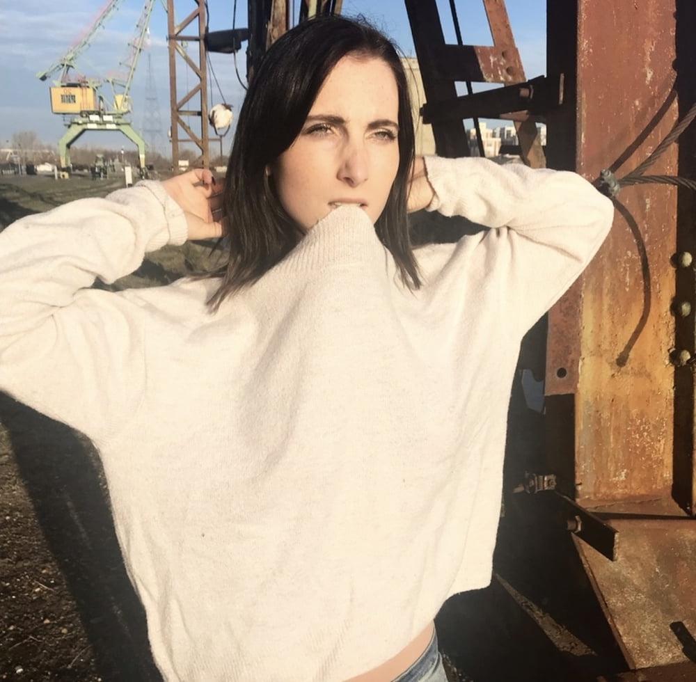25P subtle private sexy Pics  Lou Nesbit.Lia Louise