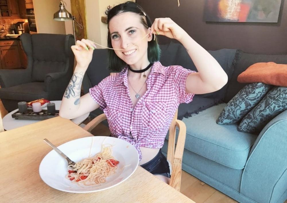 25P subtle private sexy Pics  Lou Nesbit.Lia Louise
