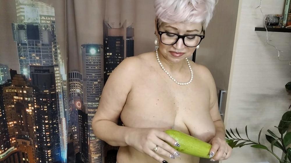 24P Big vegetable insertion in wet mature cunt of MILF secretary