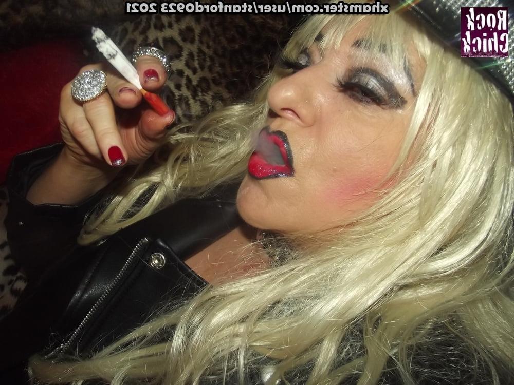 25P ROCK CHICK WHORE