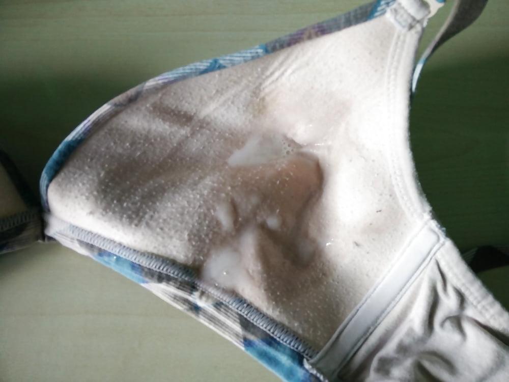 4P Cum Cousin's small bra