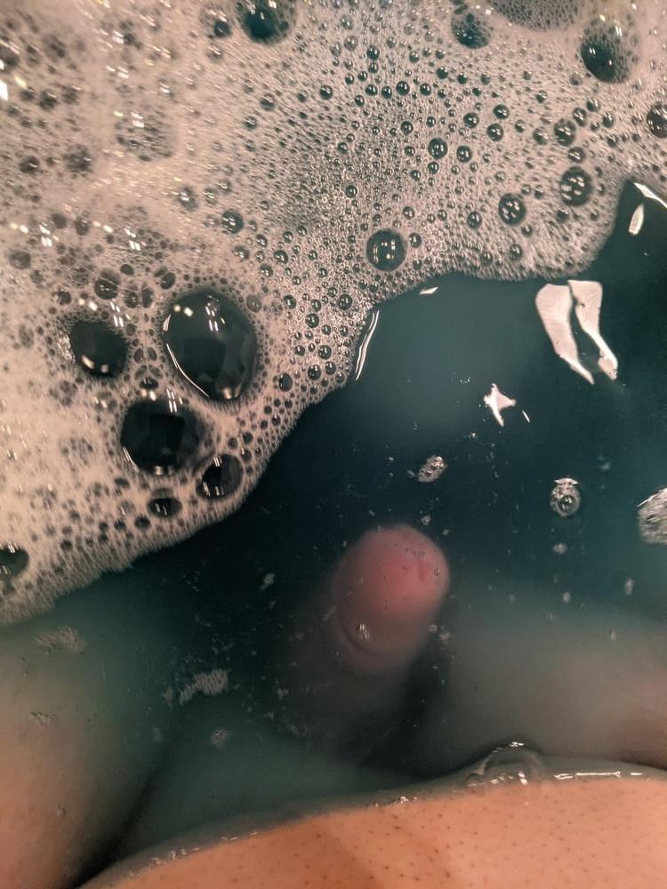 25P Bath Pictures #3 Clean and horny