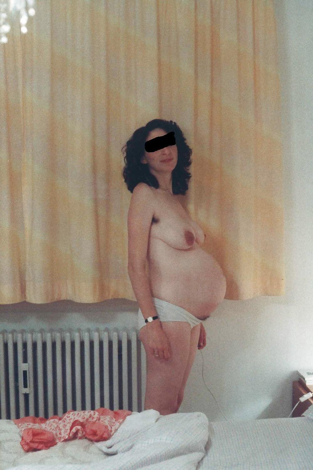 4P Her pregnant pics 20 years ago