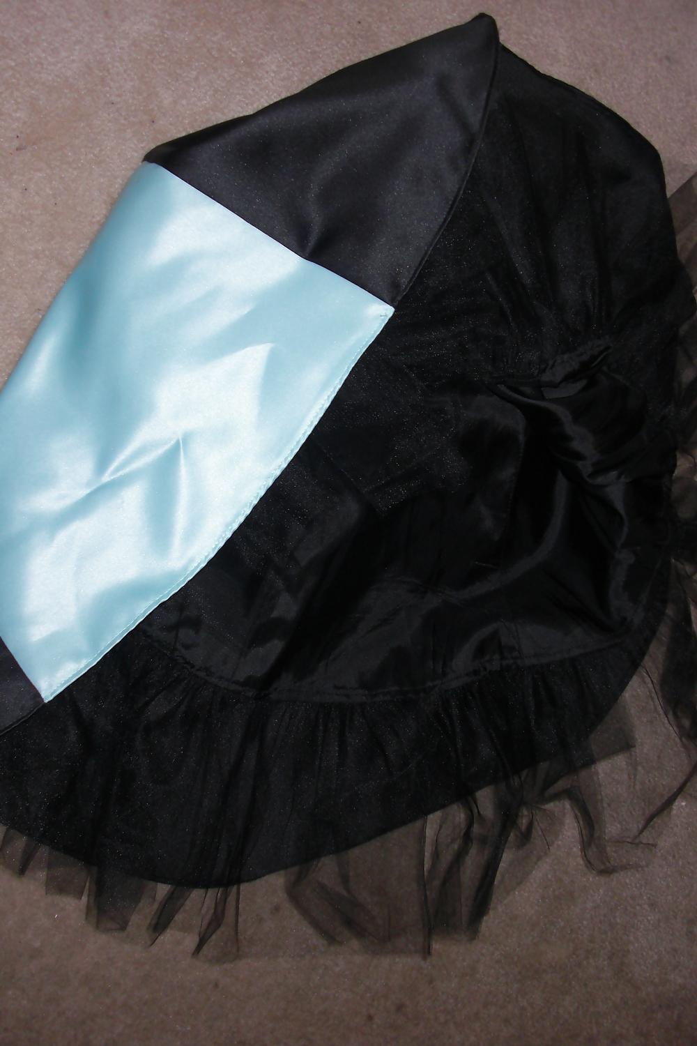 25P Cum on girlfriend's satin prom dress