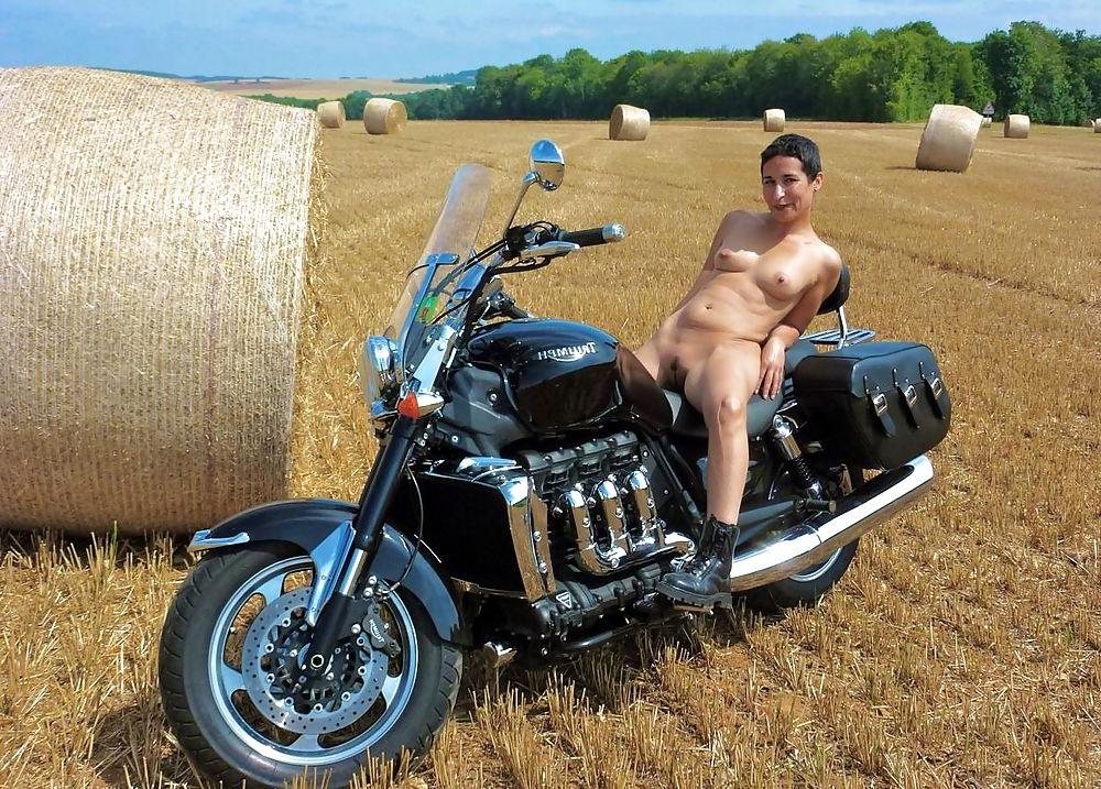 10P MOTORCYCLE MILF OUTSIDE