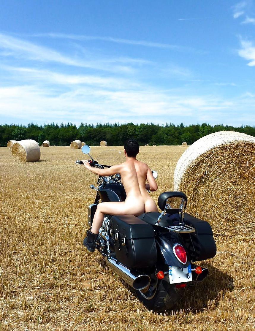 10P MOTORCYCLE MILF OUTSIDE