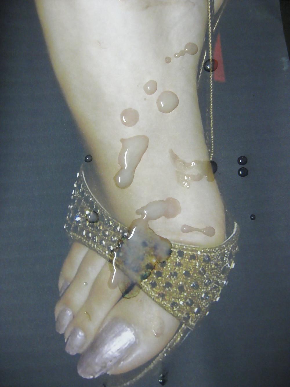 8P Gman Cum on Foot of a Sexy Pakistani Girl